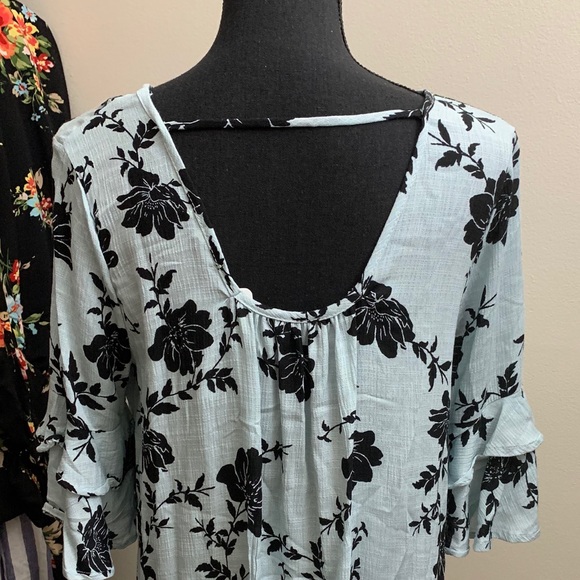 Floral top - Picture 3 of 5